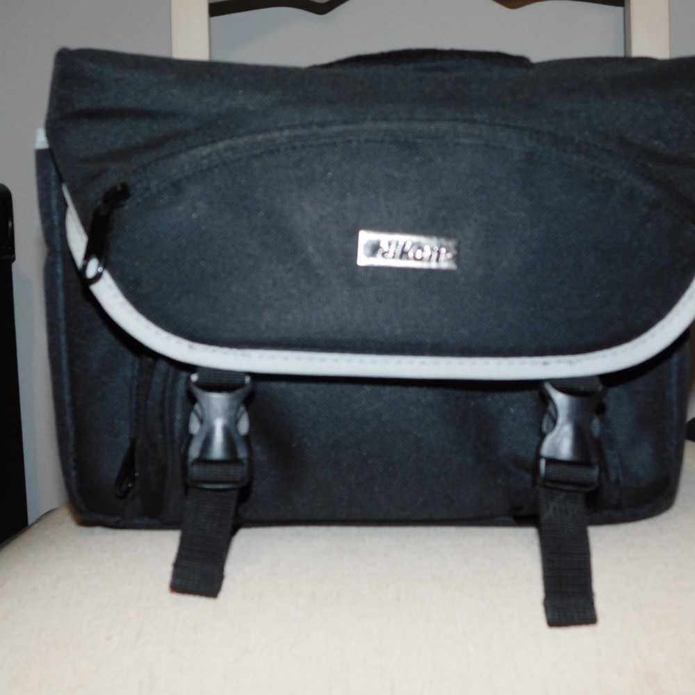 Nikon Black DSLR Camera Shoulder Bag – Padded with Dividers
